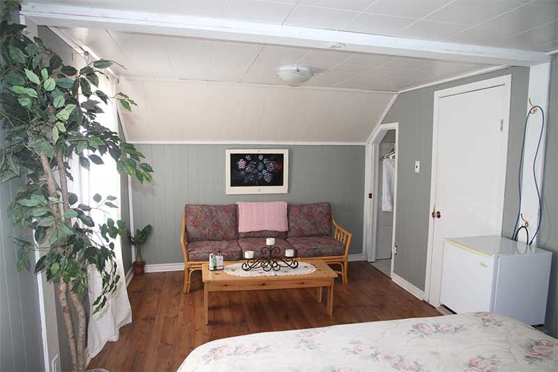 Queen Bedroom Vacation Rental, Simcoe County